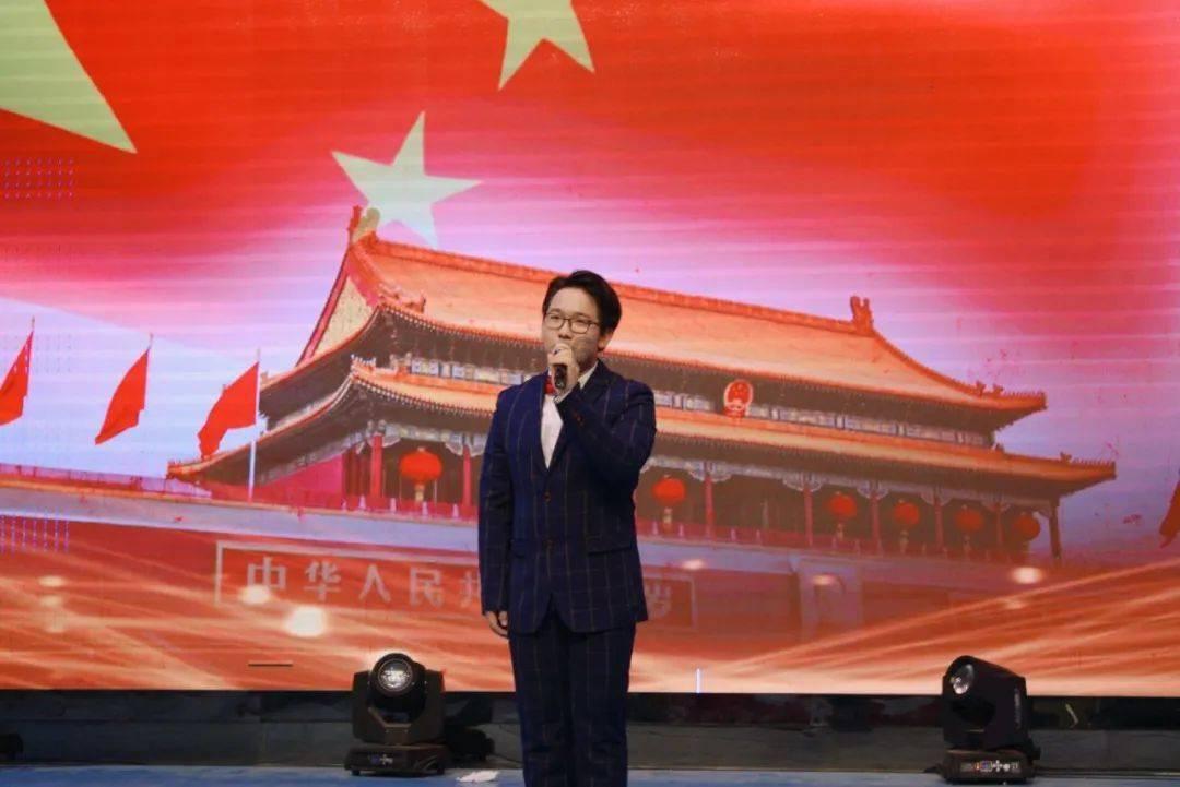 逃离违建房屋5